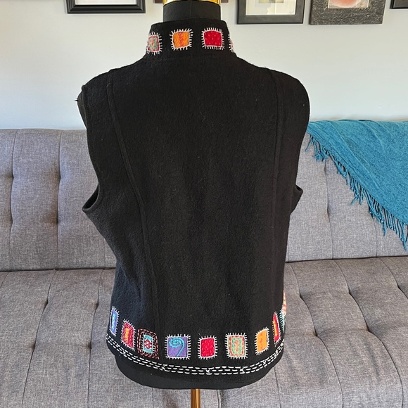 100% wool Icelandic Designs Colorful Button Black Vest size Large - Picture 3 of 6